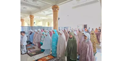 Pembiasaan Sholat Dzuhur di Masjid